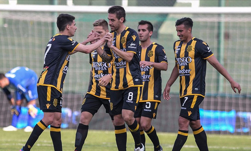 Olimpo derrotó 4 a 2 a Racing y lo eliminó de la Copa Argentina
