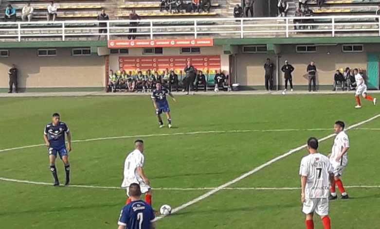 Central Córdoba empató en el final y rescató un punto en el debut