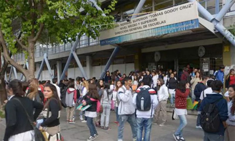 Efecto Rosario: en un día 12 escuelas de Moreno recibieron amenazas de bomba  
