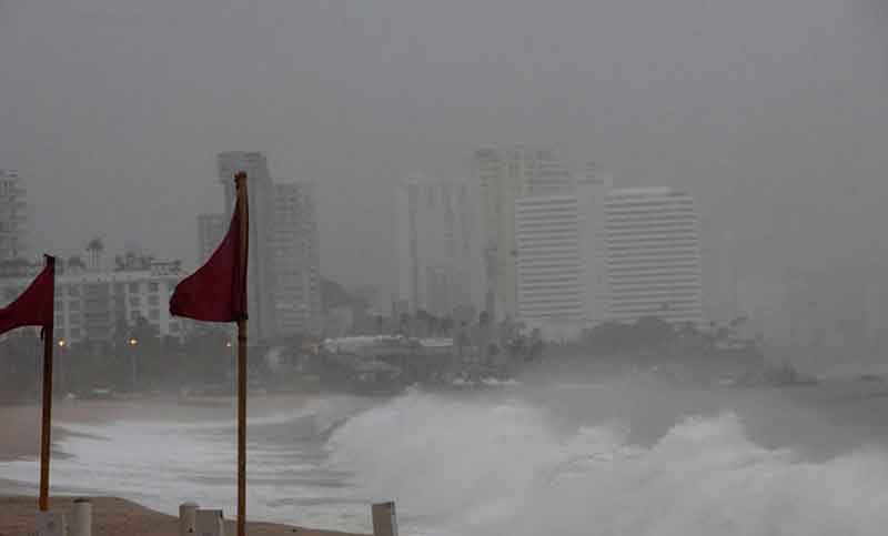 Huracán Max se apresta a tocar tierra en el sur de México