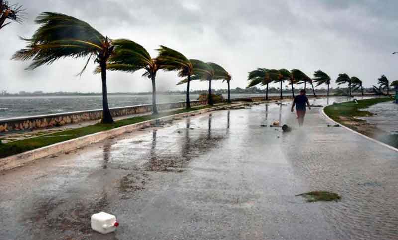 El huracán Irma bajó a categoría 1 y se acerca a Tampa, en Florida