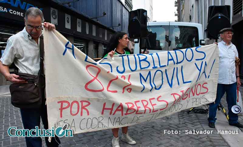 Jubilados festejaron su día con una  jornada en defensa de la seguridad social
