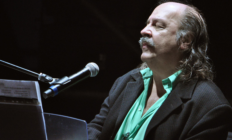 «El rock es un género que ha tratado de evolucionar y fusionar con otras músicas»