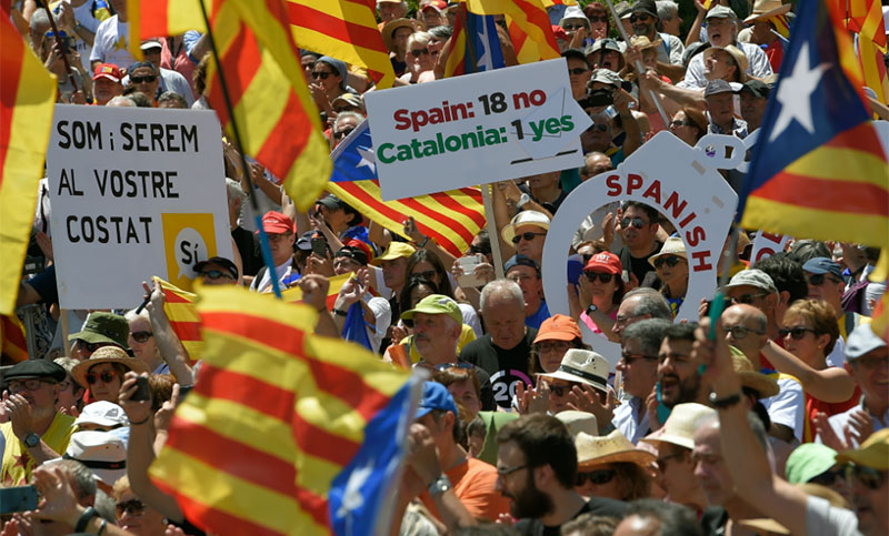 Madrid presiona a independentistas contra el referendo catalán