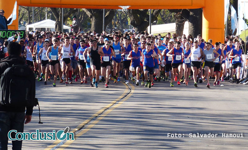 Entrega de kits para el 4º Maratón “Día del Empleado de Comercio”