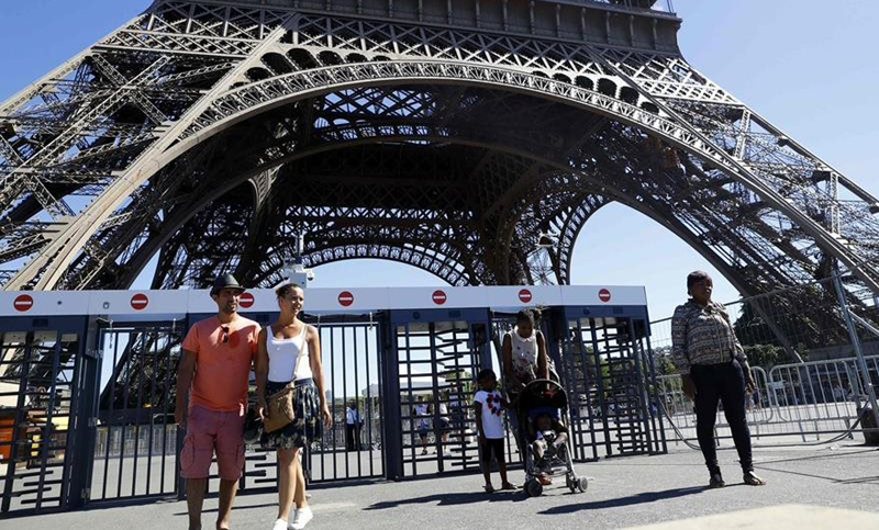 La Torre Eiffel vuelve a abrir tras una huelga de sus trabajadores