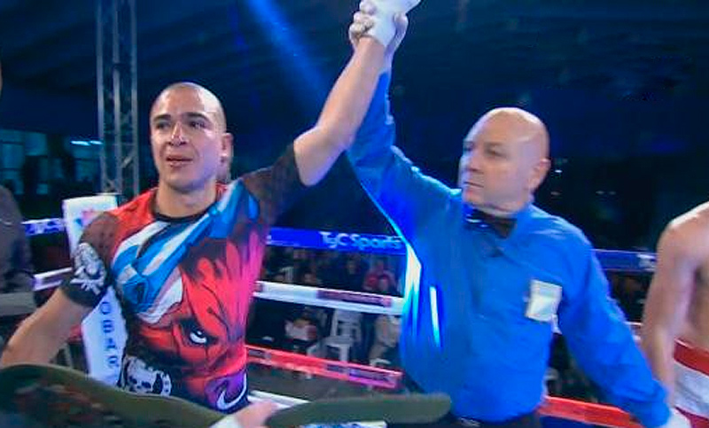 Boxeo: Elías “El Macho” Araujo retuvo la corona latina