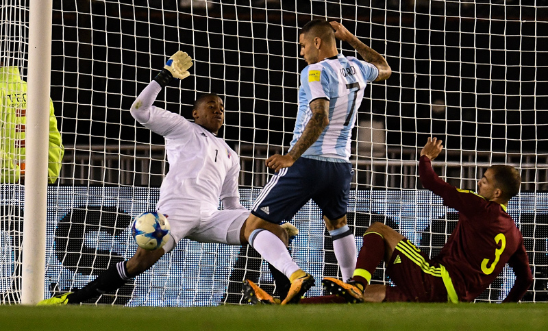 Argentina consiguió rápido el empate y volvió la ilusión al Monumental