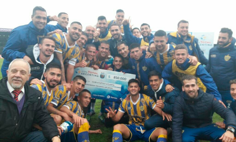 Copa Argentina: Atlanta venció 3 a 1 a Pacífico, que tuvo 3 expulsados