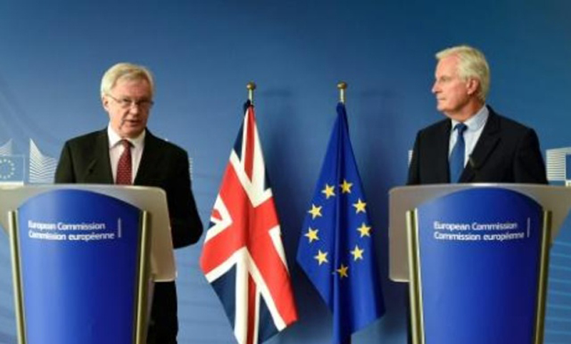 Negociaciones del Brexit se reanudan con choques entre europeos y británicos