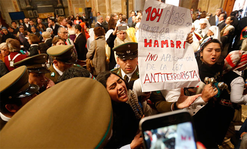 La justicia chilena mantiene en prisión a 4 mapuches en huelga de hambre