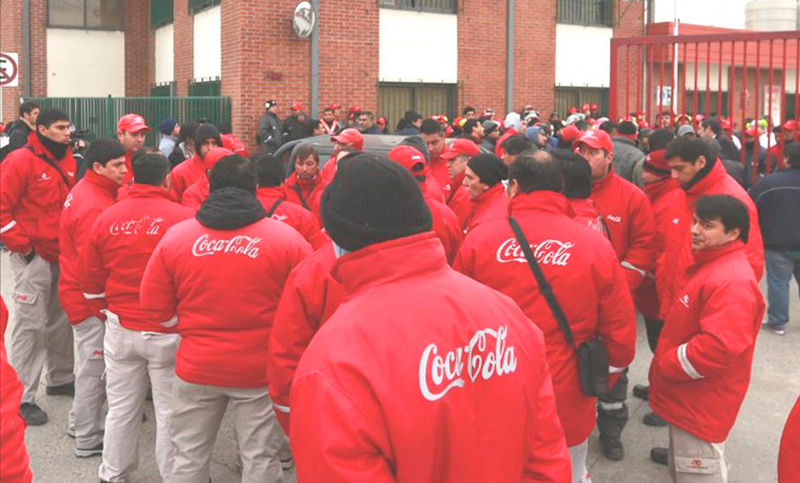 Paro de camioneros por tiempo indeterminado a Coca Cola