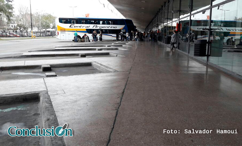 El paro de colectivos de larga distancia podría durar hasta el martes