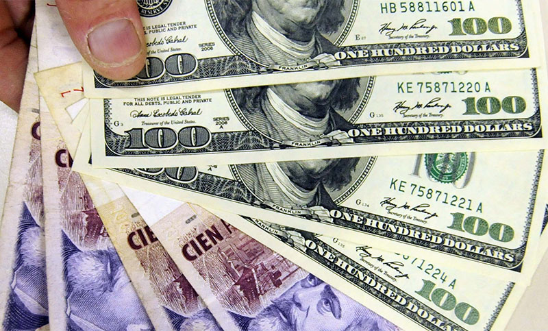 El dólar llegó a su valor máximo desde las Paso: $17,76