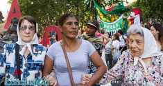 Elsa Godoy, madre de Franco Casco, marcha con las Madres de Plaza de Mayo de Rosario pidiendo justicia. Elsa falleció sin saber que pasó con su hijo.