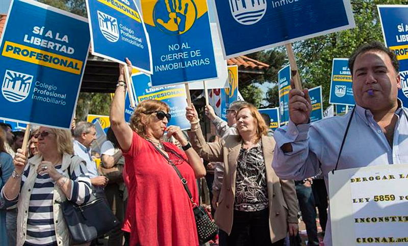 Inmobiliarias se manifestaron en Olivos contra la ley de alquileres