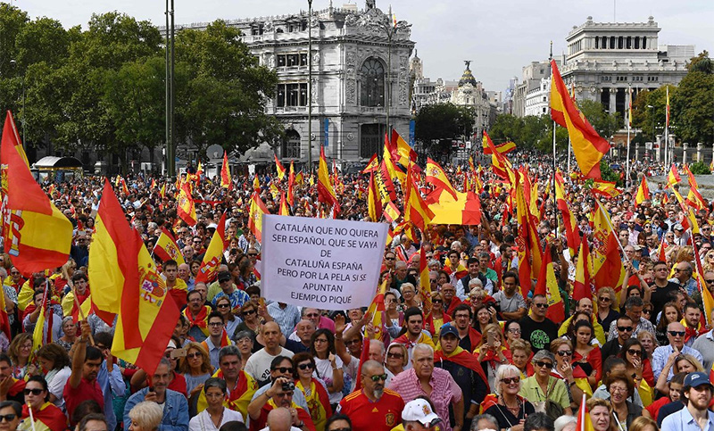 Miles de manifestantes en Madrid defienden la unidad de España