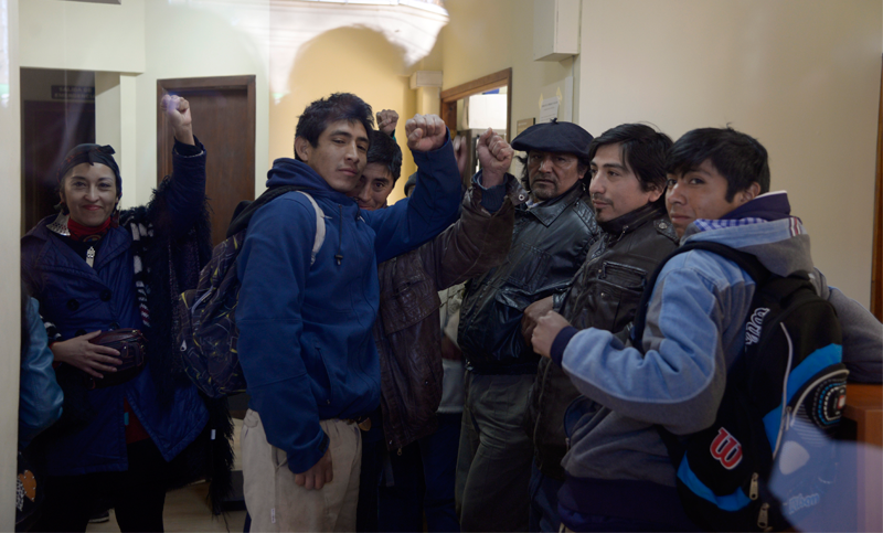 Un grupo de mapuches ocupa el juzgado federal de Esquel y pide renuncia de Otranto