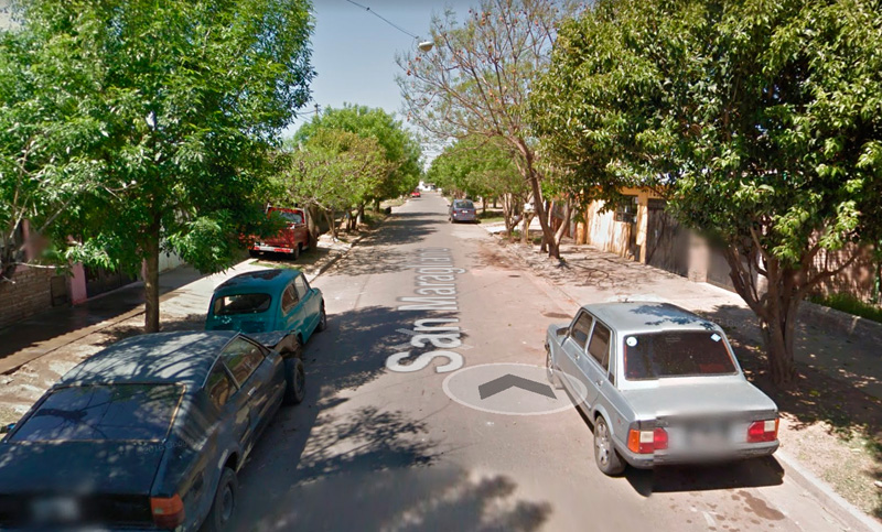 Un auto fue incendiado y, luego de sofocar el fuego, encontraron un cuerpo en el baúl