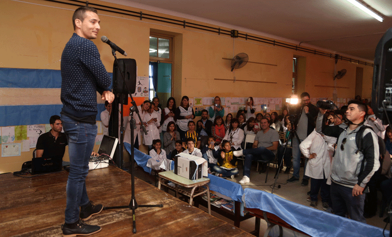 Ruben inauguró en Fray Luis Beltrán una biblioteca que lleva su nombre