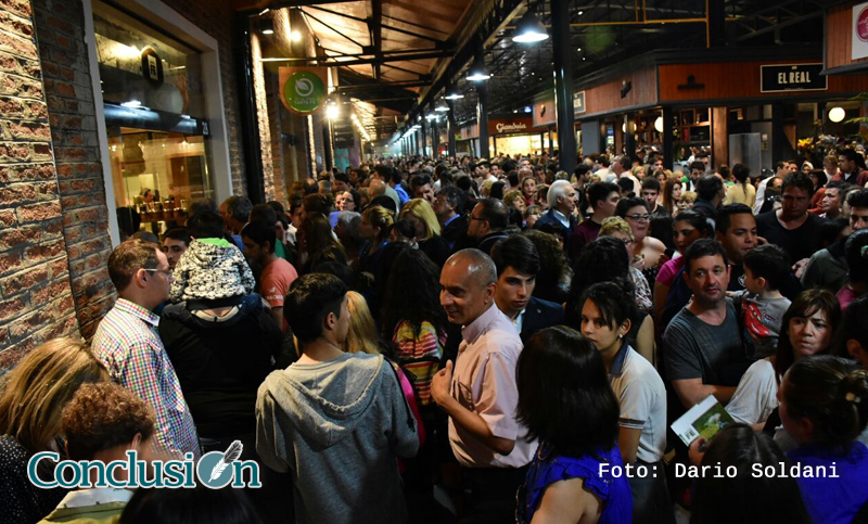 Con shows y una enorme cantidad de gente, inauguró el Mercado del Patio