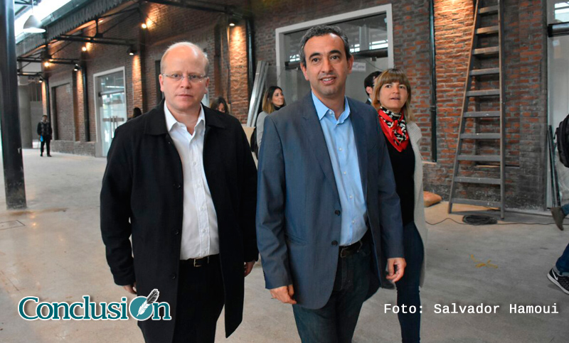 Javkin y Contigiani recorrieron la puesta a punto del Mercado del Patio