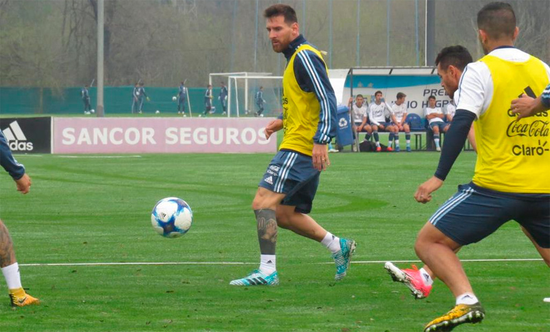 Sampaoli prepara el once contra Venezuela, con Mascherano y Banega como titulares