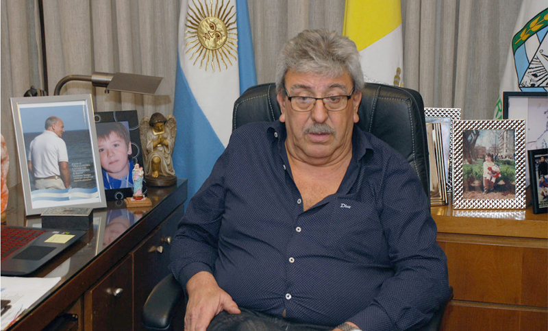 Ayala, sucesor del «Momo» Venegas, respaldó al Gobierno, y disparó contra la CGT