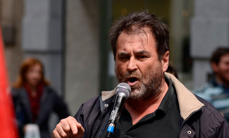 «Golpearon a compañeros en la embajada de Israel que pegaban afiches contra Netanyahu»
