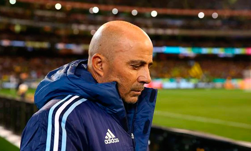 Sampaoli regresó de su gira europea y ya piensa en la doble fecha