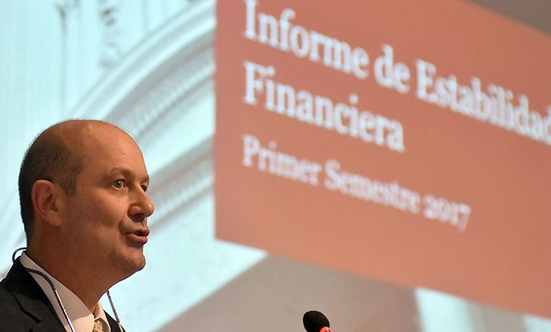 Sturzenegger citó a Perón para pedir cautela en los reclamos salariales