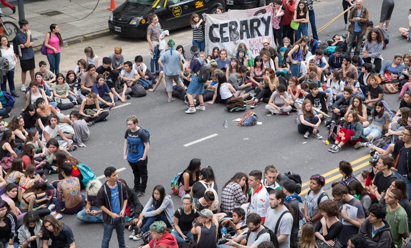 Estudiantes resuelven si continúan con las tomas contra la reforma secundaria