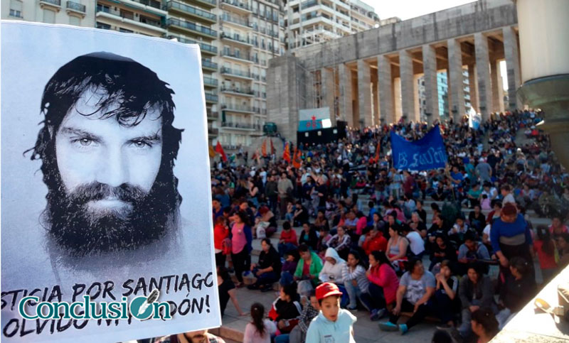 Rosario colmó el Monumento para pedir justicia por Santiago Maldonado
