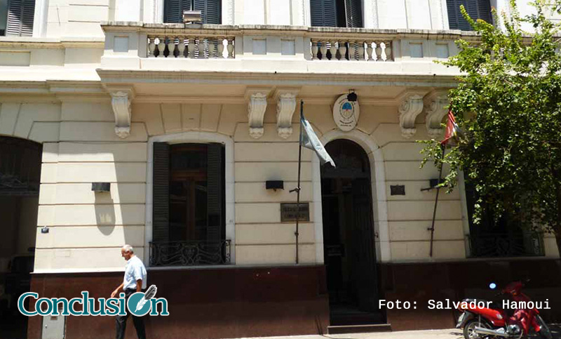 Se resistió al arresto y una vez detenido, intentó suicidarse