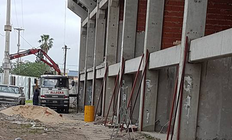 Coronel Aguirre retomó las obras del nuevo estadio