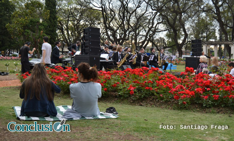 El Rosedal luce renovado y se inauguró con jazz al aire libre