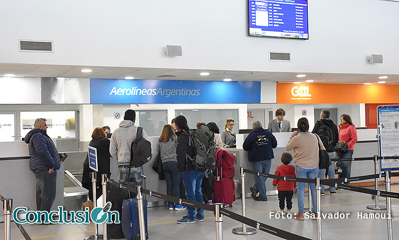 Gremios aeronáuticos lanzaron un paro para el martes por conflicto salarial