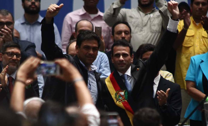 Capriles dejó su cargo de gobernador, pero no se despedirá de la política