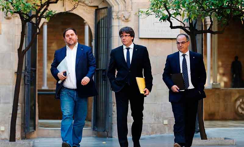 Gobierno español pide al presidente catalán «que no haga nada irreversible»