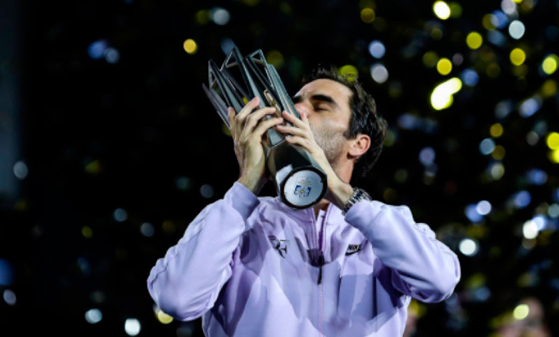 Federer agranda su leyenda: venció a Nadal y conquistó Shangai