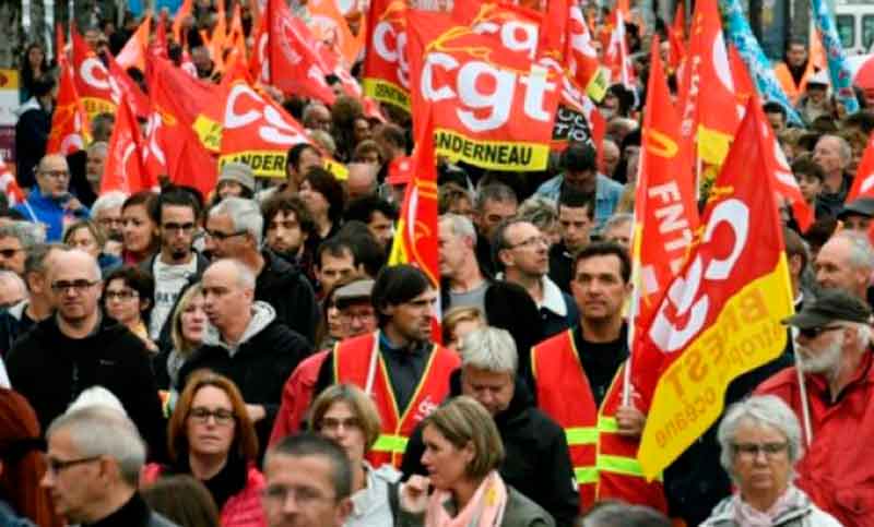 Funcionarios franceses en huelga por las reformas del gobierno