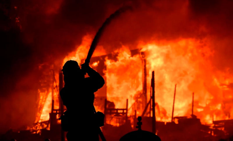 Al menos 15 muertos, 150 desaparecidos y 20.000 evacuados por incendios en California