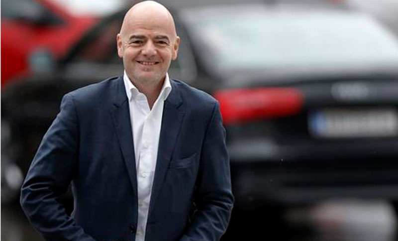 Infantino llega al país para impulsar la candidatura de Argentina al Mundial 2030