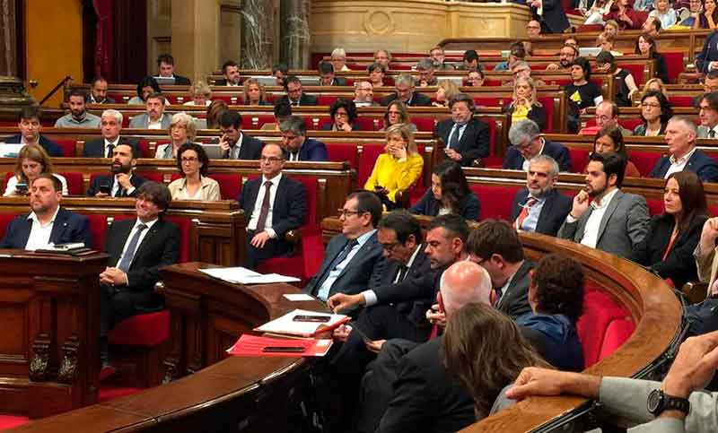 La presidenta del Parlamento catalán dio por disuelta la legislatura