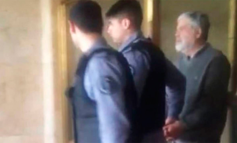 Sin fueros, De Vido se entregó y quedó detenido en Ezeiza
