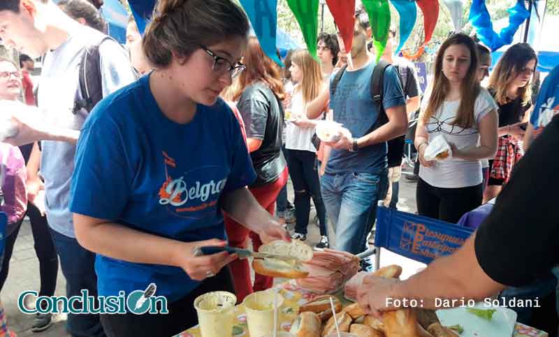 Se realizó un «sanguchazo por un comedor universitario» en Económicas