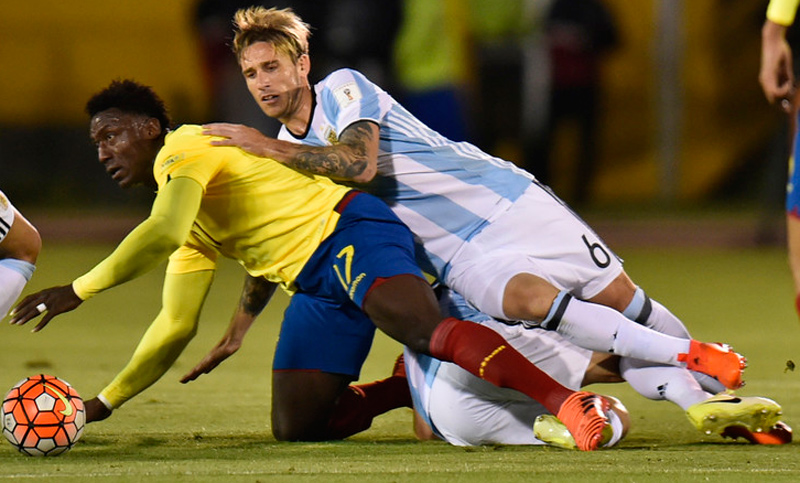 Biglia será baja por lesión y Sampaoli sumó a Insúa para la gira por Rusia