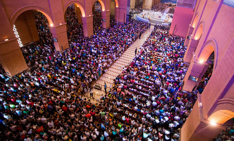 Ministros de Temer fueron abucheados por una multitud de católicos en Brasil