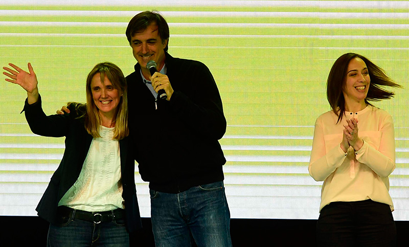Esteban Bullrich le gana la pulseada a Cristina Kirchner por cuatro puntos de diferencia