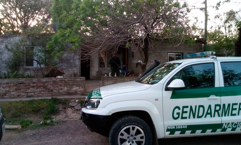 Una mujer y su hijo fueron detenidos luego de varios allanamientos antidrogas